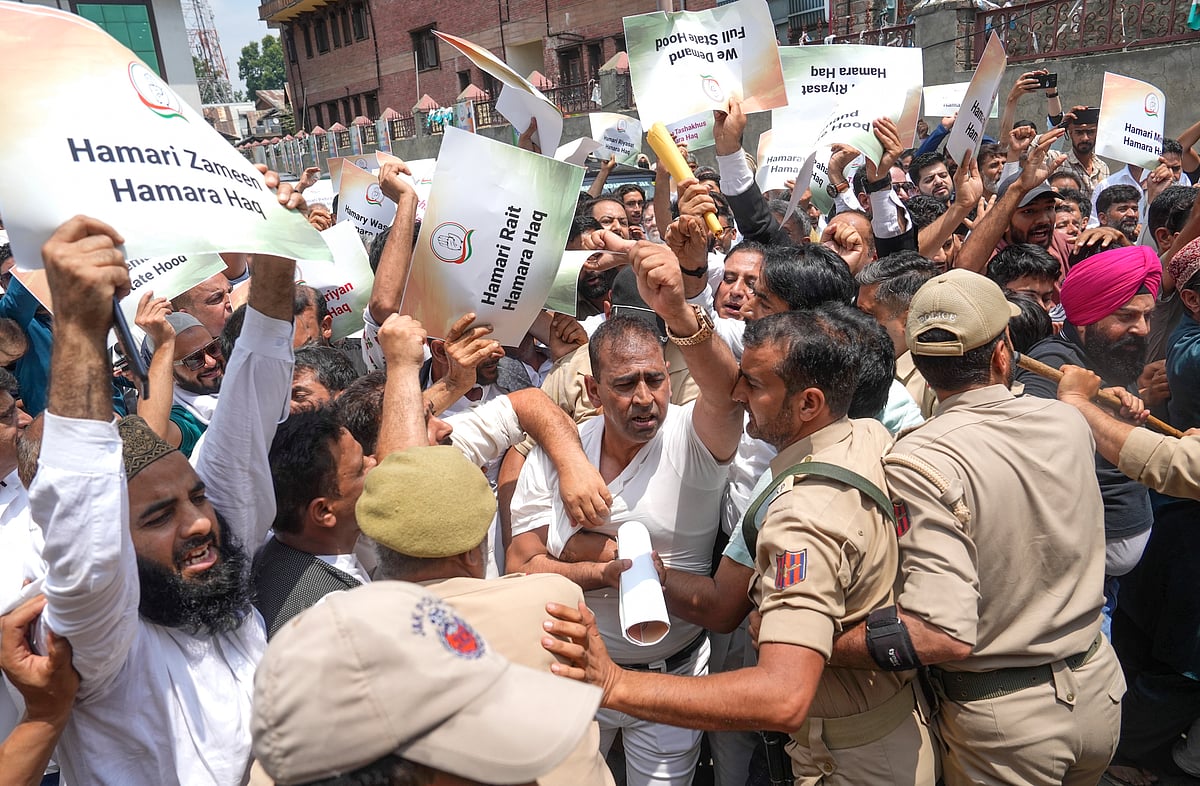PTI : Protest for Jammu and Kashmir statehood