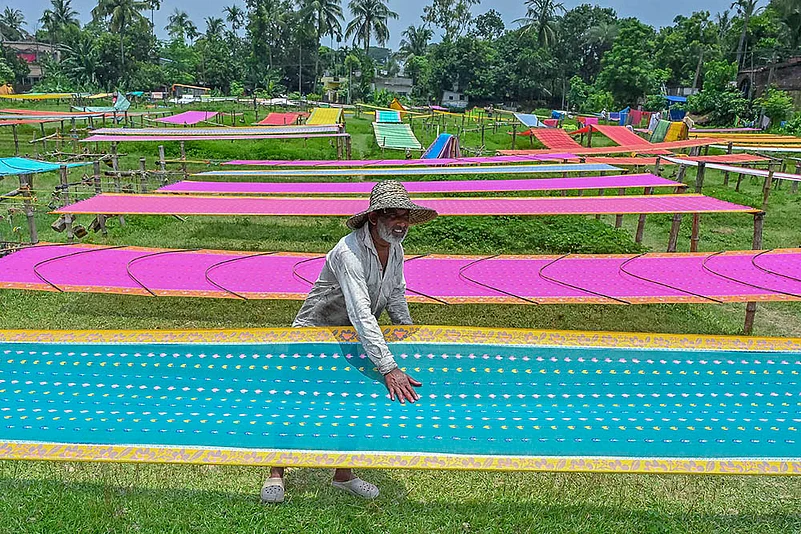 Handloom fabri drying in Nadia