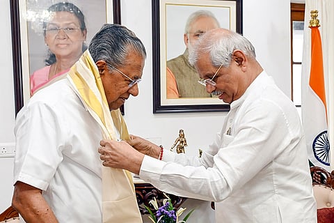 Kerala Guv Rajendra Arlekar meets Pinarayi Vijayan