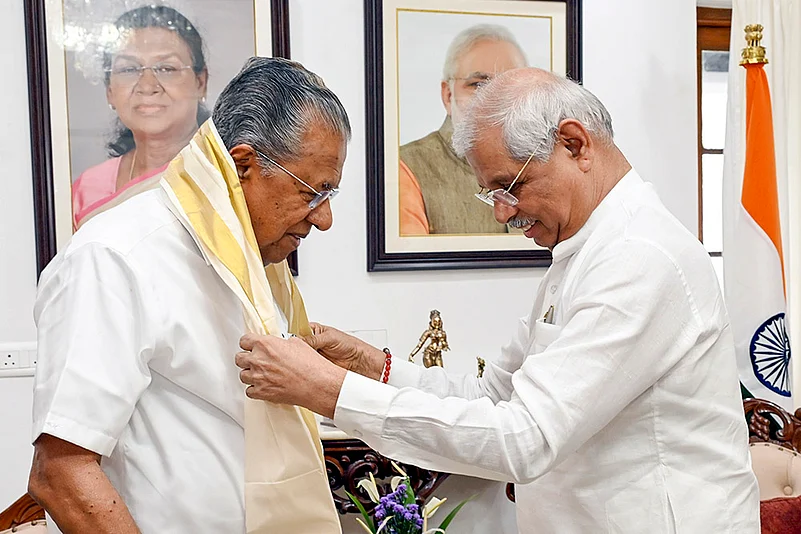 Kerala Guv Rajendra Arlekar meets Pinarayi Vijayan