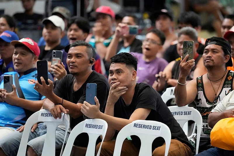 Welterweight title boxing Mario Barrios vs Manny Pacquiao Boxing photo: Filipino fans