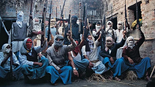 Ttribhuvan Tiwari | : The Way of the Gun: Upper-caste militia Ranvir Sena at Bhojpur, Bihar, a few days after the 1997 Laxmanpur-Bathe massacre |