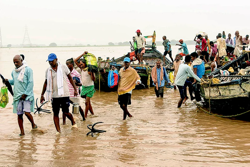 Gangas water level rises in Patna