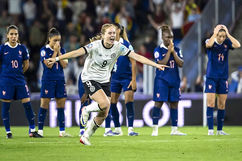 Womens Euro 2025 quarterfinals match France vs Germany: Sjoeke Nuesken