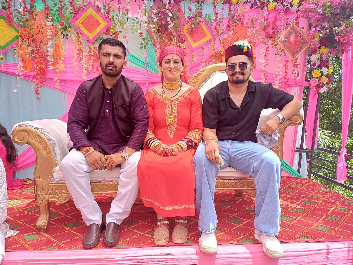 Outlook India : Pradeep Negi and Kapil Negi, two bothers with their bride. 