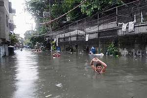 | Photo: AP/Aaron Favila : Philippines Typhoon Wipha