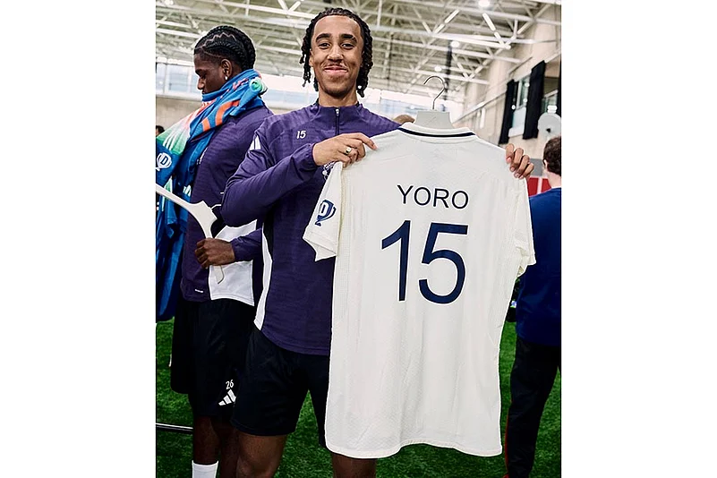 Manchester United vs India Cricket team Collab: Lenny Yoro
