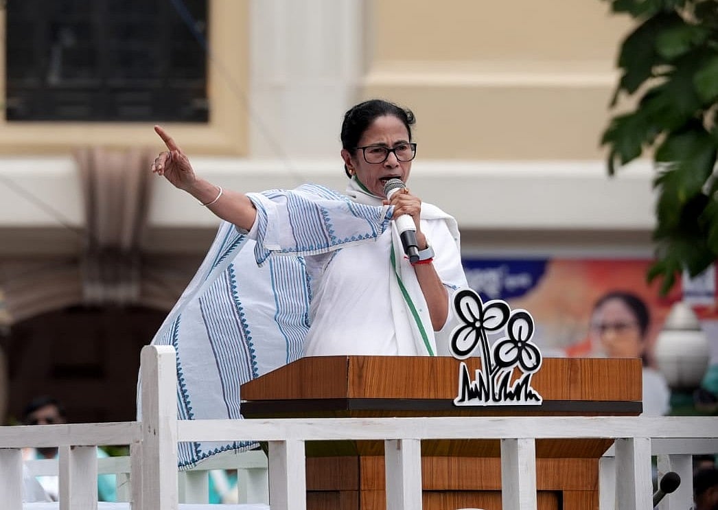 Sandipan Chatterjee/Outlook India : Mamata Banerjee addressing supporters at Martyrs' Day rally in Kolkata on July 21, 2025.