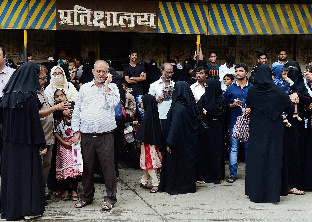 PTI : Relatives wait outside as accused in 2006 serial train blast in Mumbai