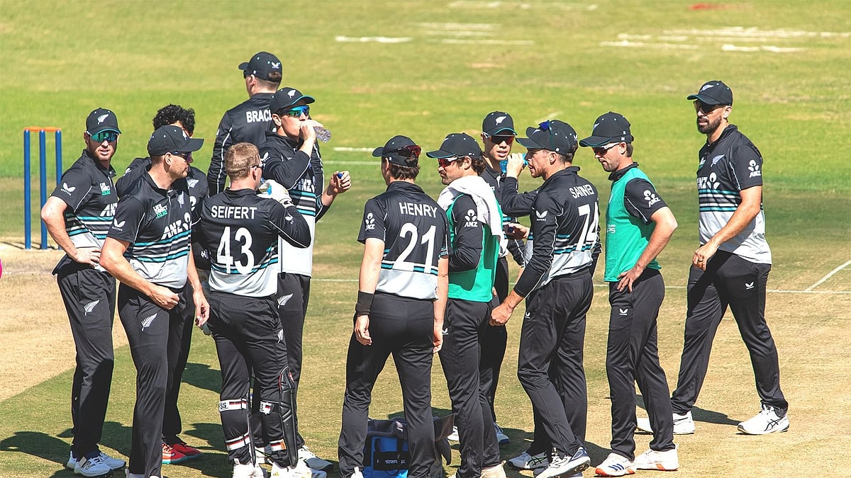 X/zimcricketv : New Zealand Vs South Africa, Zimbabwe T20I Tri-series Match 5