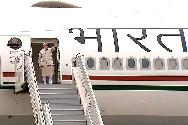 PM Modi emplanes for London
