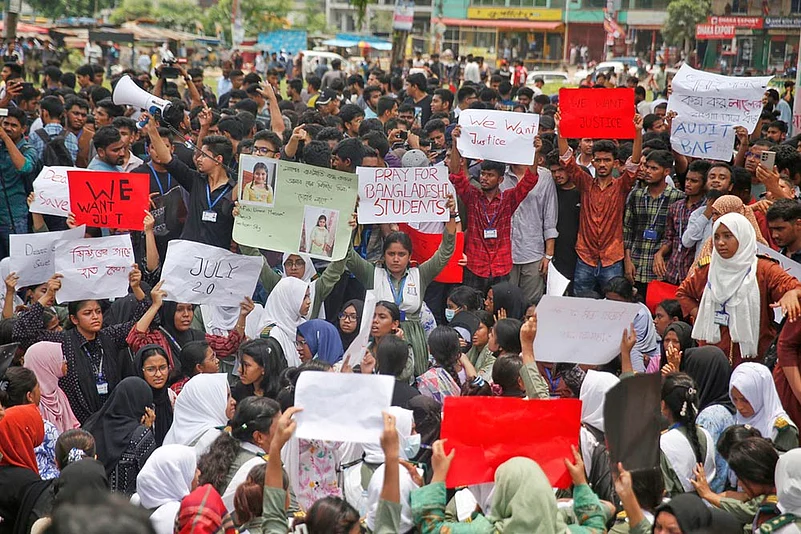 Bangladesh Students Protest After Air Force Jet Crash in Dhaka