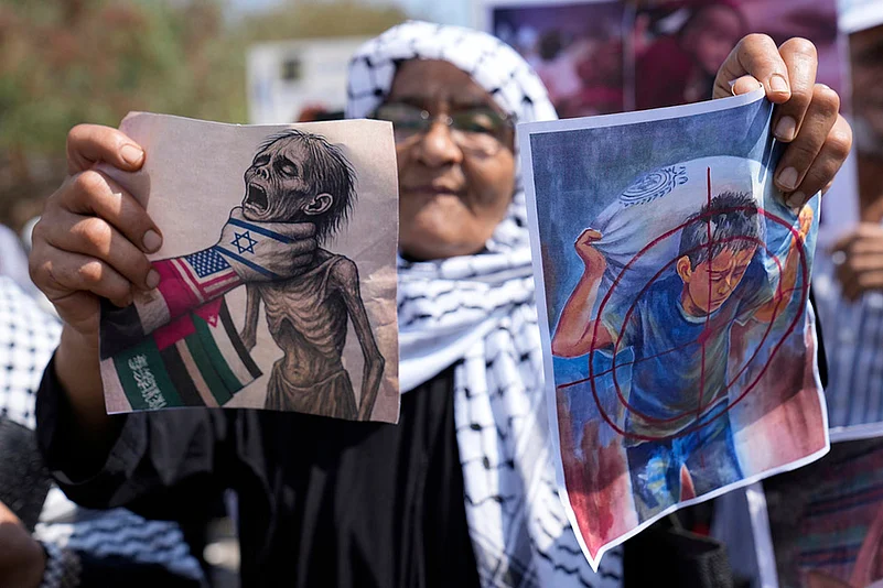 Lebanon Palestinians Clashes outside Egyptian embassy in Beirut: Stop the Starvation in Gaza 4