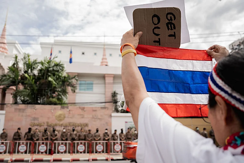thailand-cambodia border conflict_Protestors gathered in front of the Royal Embassy of Cambodia