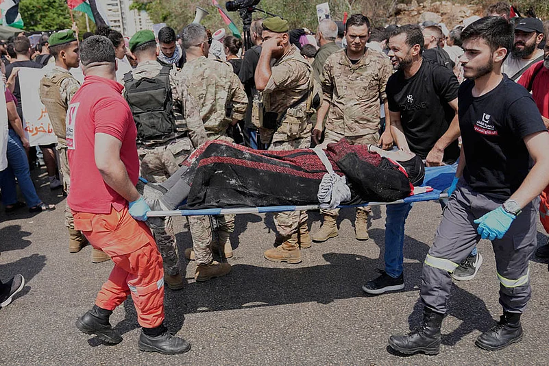 Lebanon Palestinians Clashes outside Egyptian embassy in Beirut: Stop the Starvation in Gaza 8