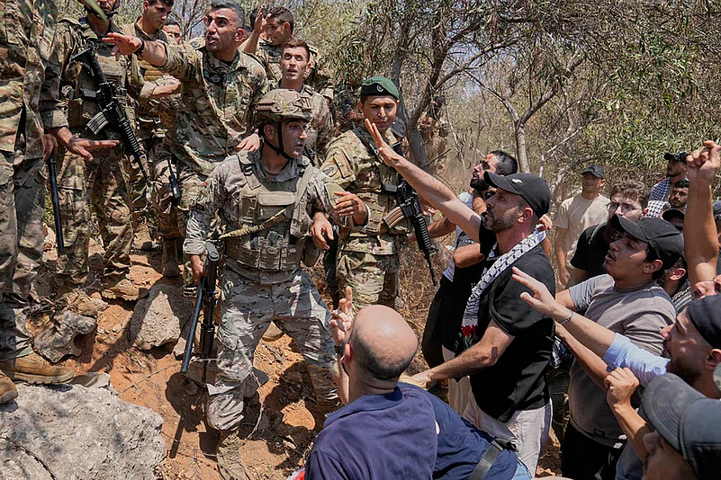 Lebanon Palestinians Clashes outside Egyptian embassy in Beirut: Stop the Starvation in Gaza 9