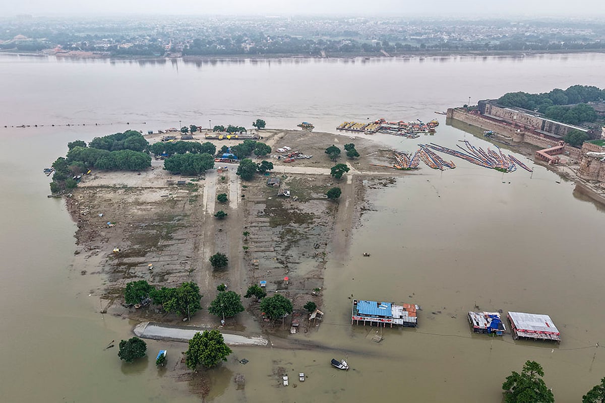 Water level of Rivers Ganga and Yamuna recede