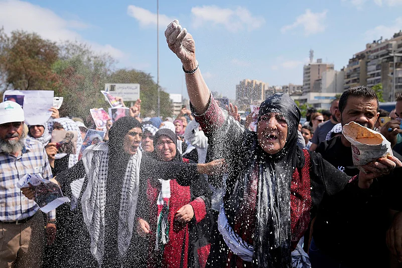 Lebanon Palestinians Clashes outside Egyptian embassy in Beirut: Stop the Starvation in Gaza 2
