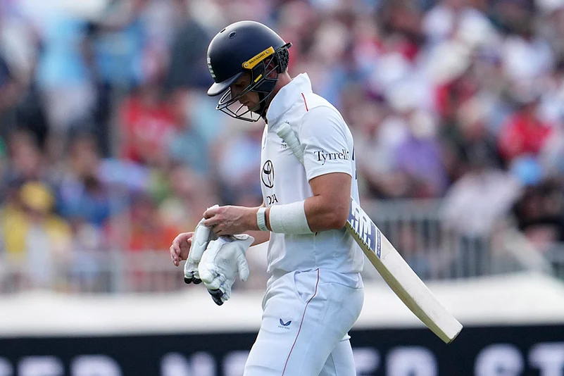 Indias tour of England: IND vs ENG 4th Test day 3 photos from Manchester_Jamie Smith