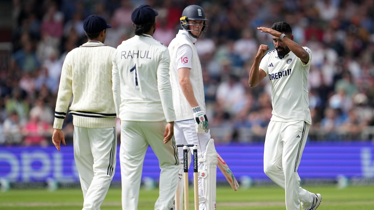| Photo: AP/Jon Super : India vs England 4th Test: India's Mohammed Siraj, right, call for third umpire's review for the wicket of England's Zak Crawley, center, during the second day of the fourth cricket test match between England and India at Emirates Old Trafford, Manchester, England, Thursday, July 24, 2025.
