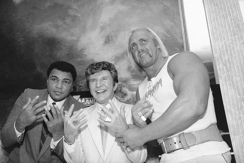 Hulk Hogan tribute - American professional Wrestling legend dies at 71_Muhammad Ali