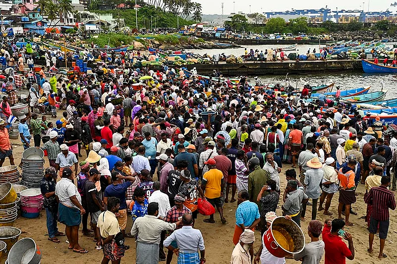 Crowd at Vizhinjam fishing harbour