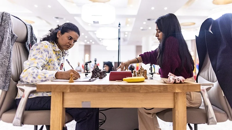 Koneru Humpy vs Divya Deshmukh FIDE Womens Chess World Cup 2025 final game 2 X