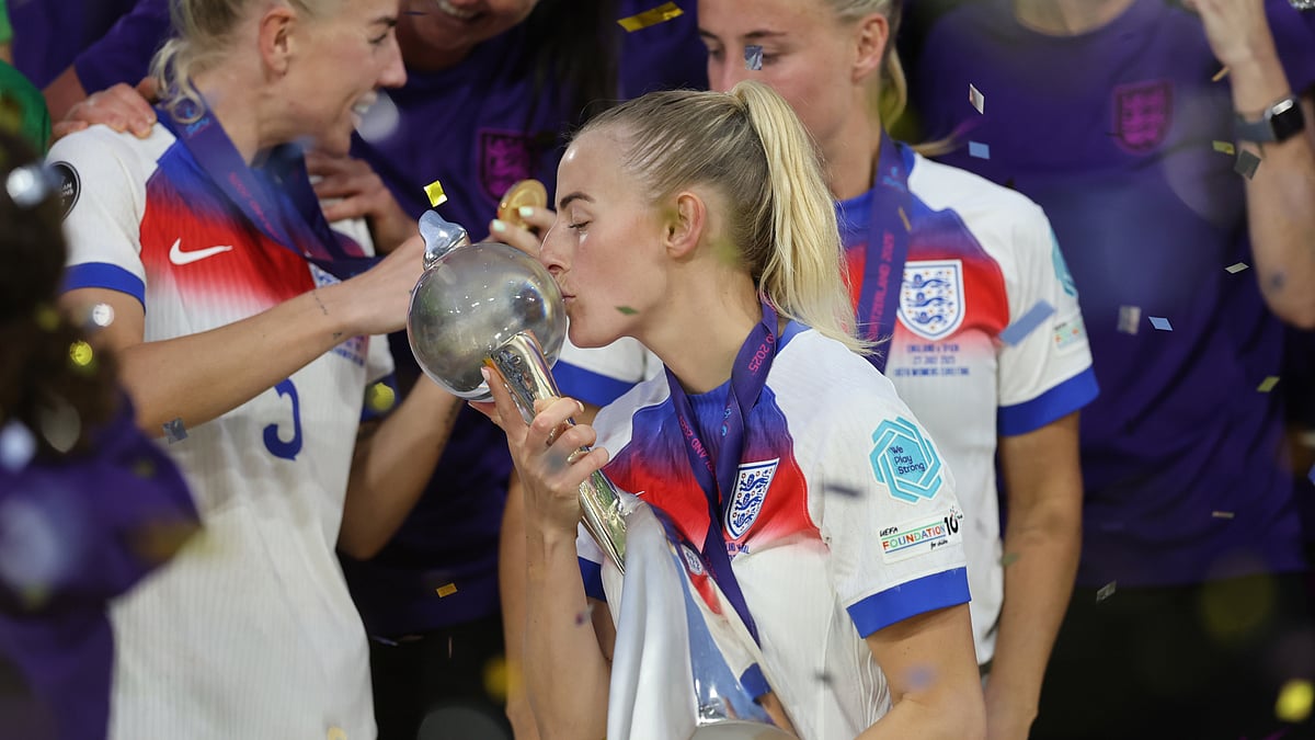 Chloe Kelly kisses the Euro 2025 trophy