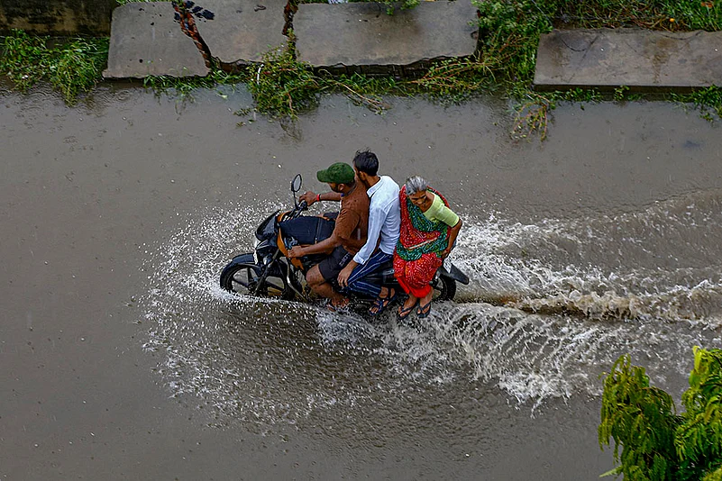 Weather: Rain in Ahmedabad
