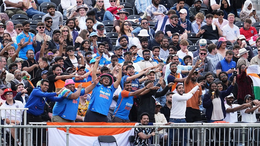 India Vs England: Fan Wearing Pakistan Jersey Asked To Cover It During Fourth Test