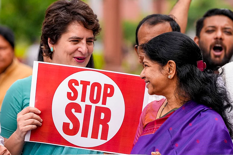 Monsoon session of Parliament, Priyanka Gandhi Vadra with DMK MP Kanimozhi