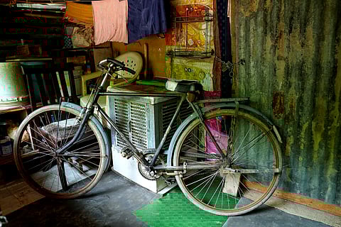 A stranded bicycle in Bengali Market |