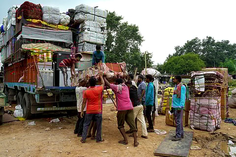 People loading on belongings as they leave Gurugram for West Bengal