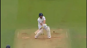 x/EnglandCricket : Screenshot of Ben Duckett playing the reverse hit