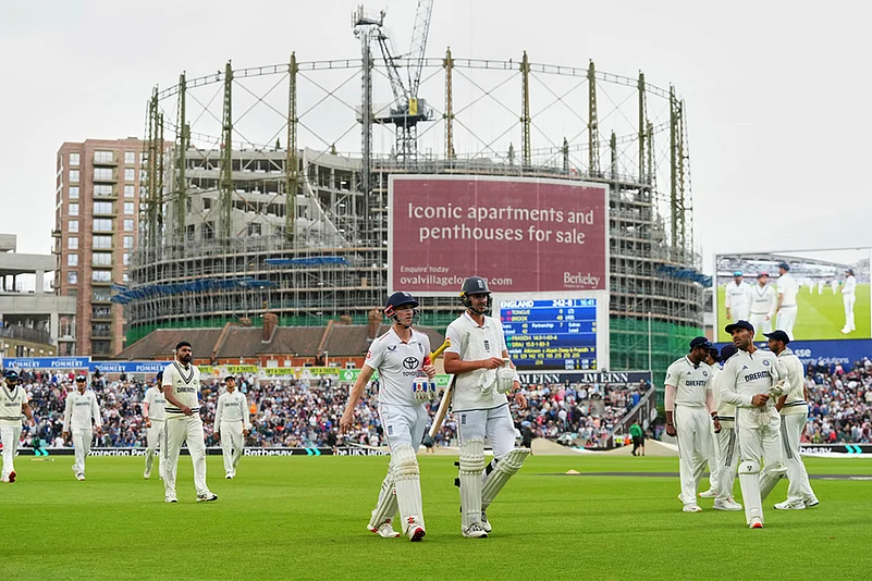 Indias tour of England - India Vs England Cricket 5th Test Day 2 at The Kia Oval: Rain delay