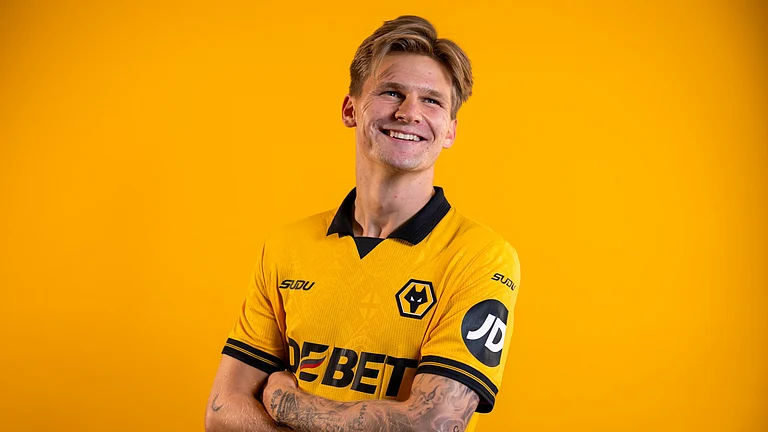 Wolves' new signing David Moller Wolfe. - null