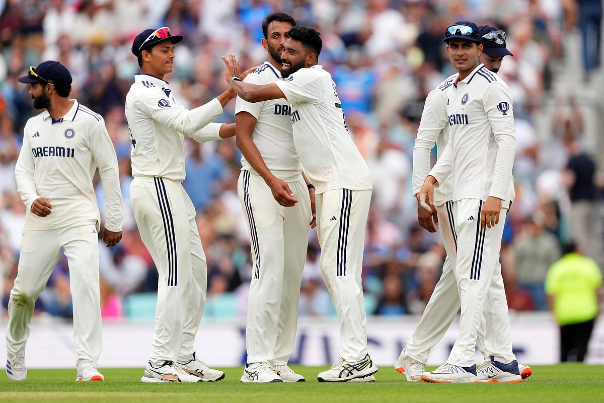 | Photo: AP/Kirsty Wigglesworth : India Vs England 5th Test: India's Prasidh Krishna, left third, celebrates with teammates after the dismissal of England's Joe Root 
