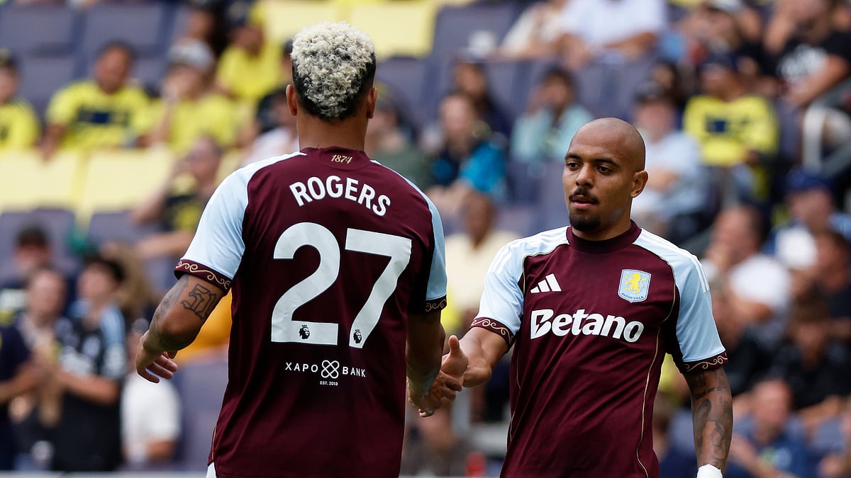 Aston Villa's Morgan Rogers and Donyell Malen