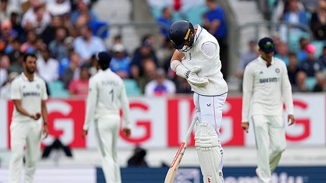 India Vs England, 5th Test Day 5: Chris Woakes Joins Historic List Of One-Handed Batters - Video