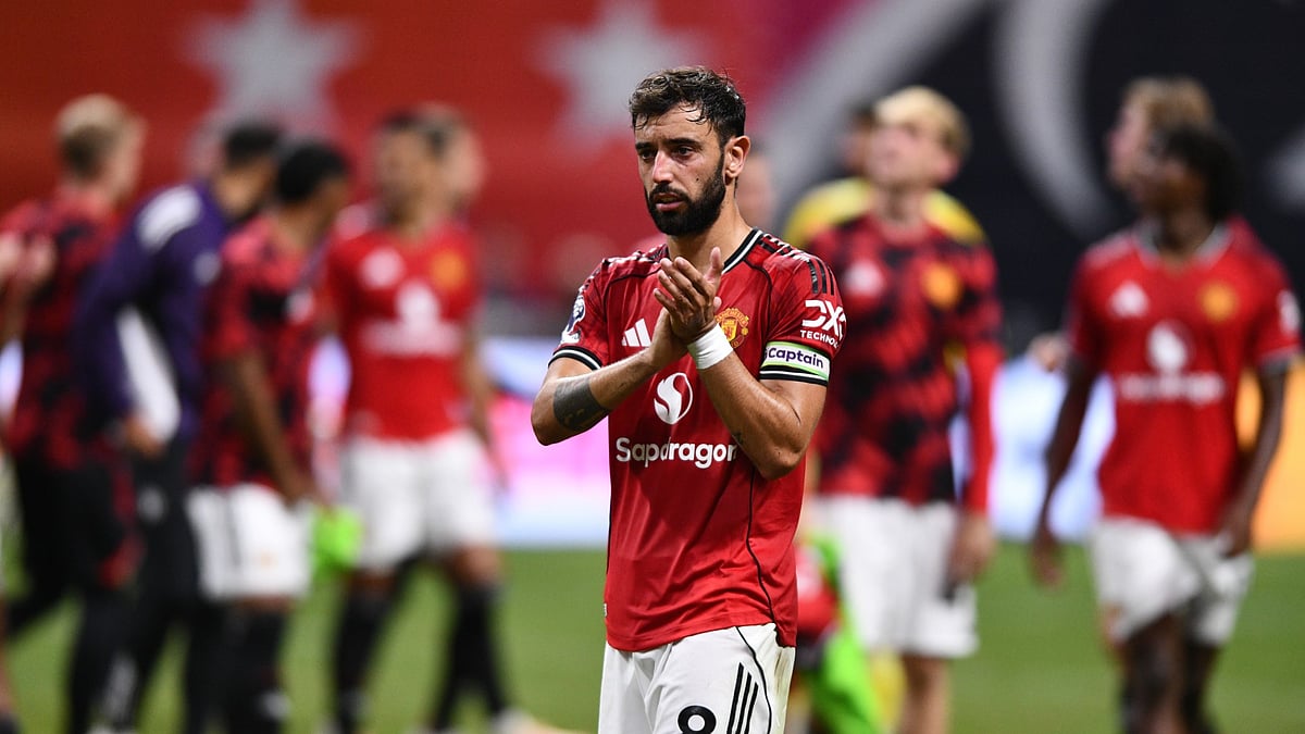 Bruno Fernandes applauds the fans in Atlanta after Manchester United's 2-2 draw with Everton.