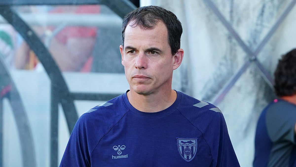 Regis Le Bris has extended his stay with Sunderland