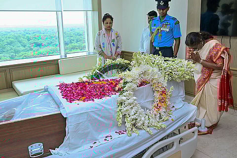 President Droupadi Murmu pays respects to Shibu Soren