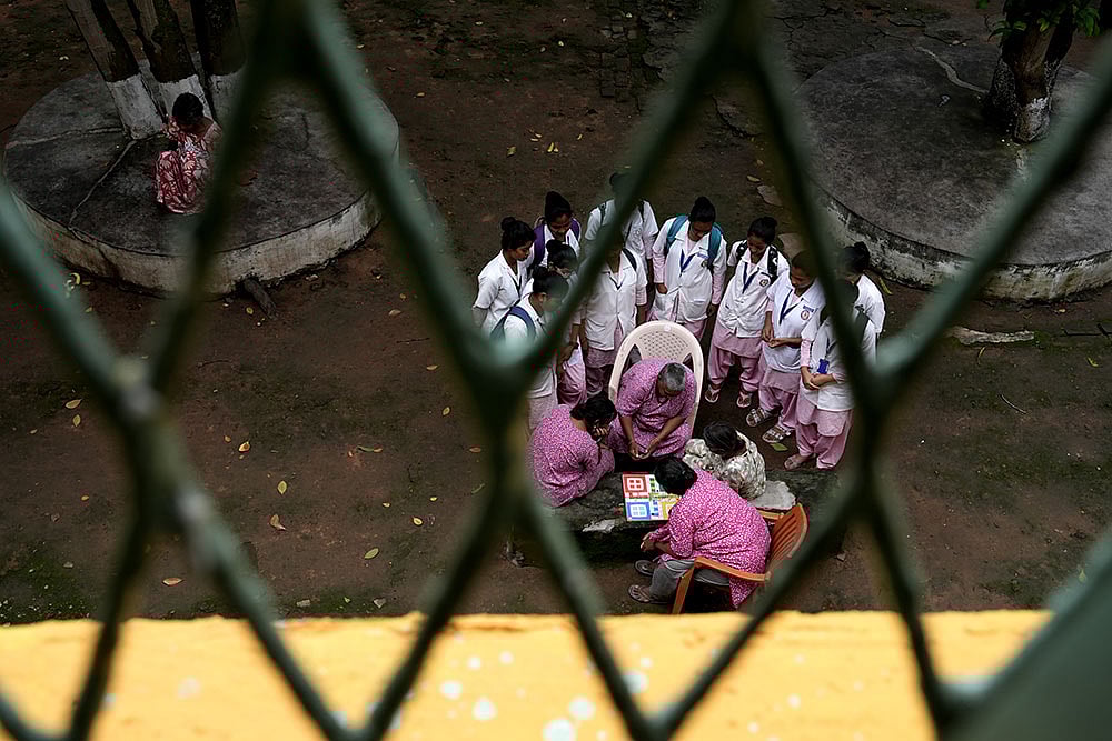 | Photo: Tribhuvan Tiwari : Lighter Moments: Inmates playing a game of Ludo at the Ranchi Institute of Neuro-Psychiatry and Allied Sciences in Kanke