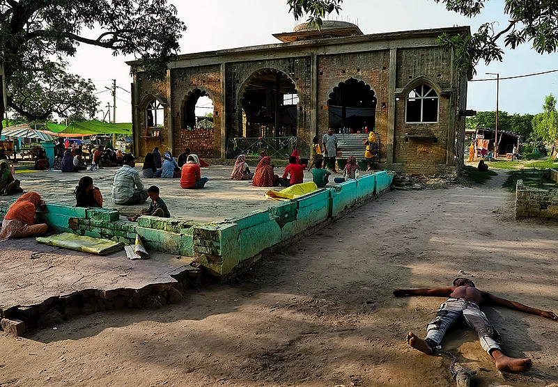 A scene from a dargah near Lucknow