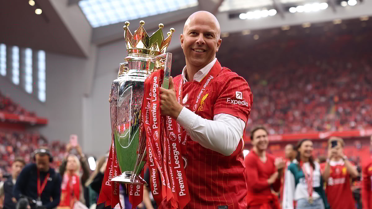 Arne Slot lifted the Premier League trophy last season