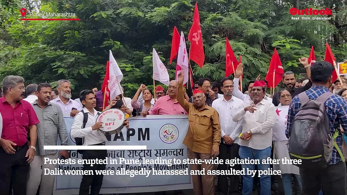 WATCH | Pune | Three Dalit Women Allege Illegal Arrest | Protests Erupt Outside District Collector's Office