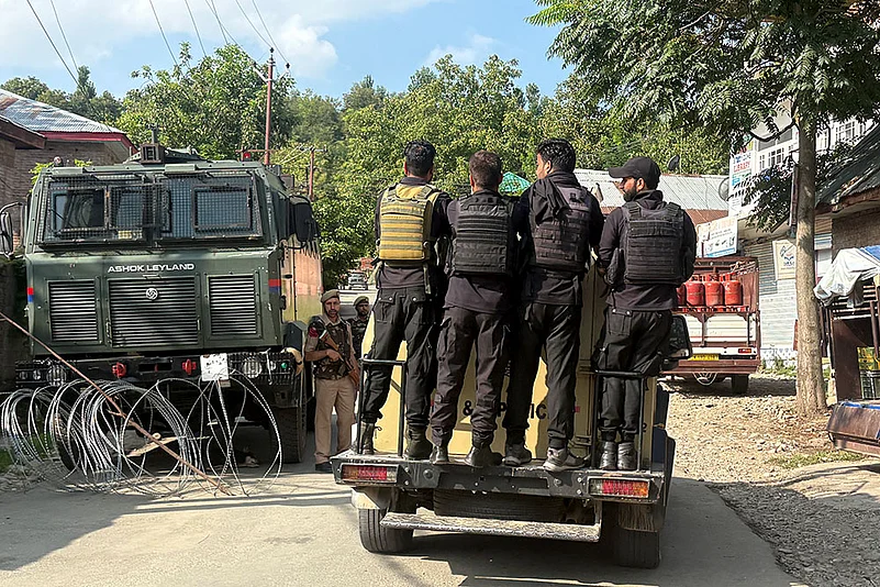 Anti-terror operation in J-Ks Kulgam enters 8th day