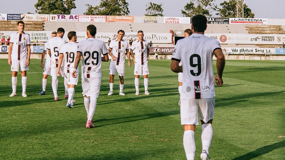 | Photo: X/RCD_Mallorca : Mallorca vs Hamburger: RCD Mallorca players in training at Sa Pobla ahead of the pre-season friendly match.