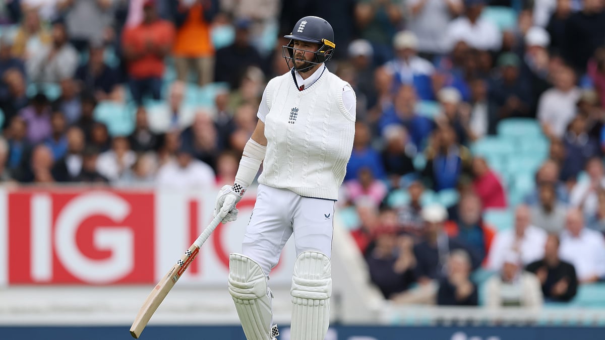 Chris Woakes played with his arm in a sling at The Oval