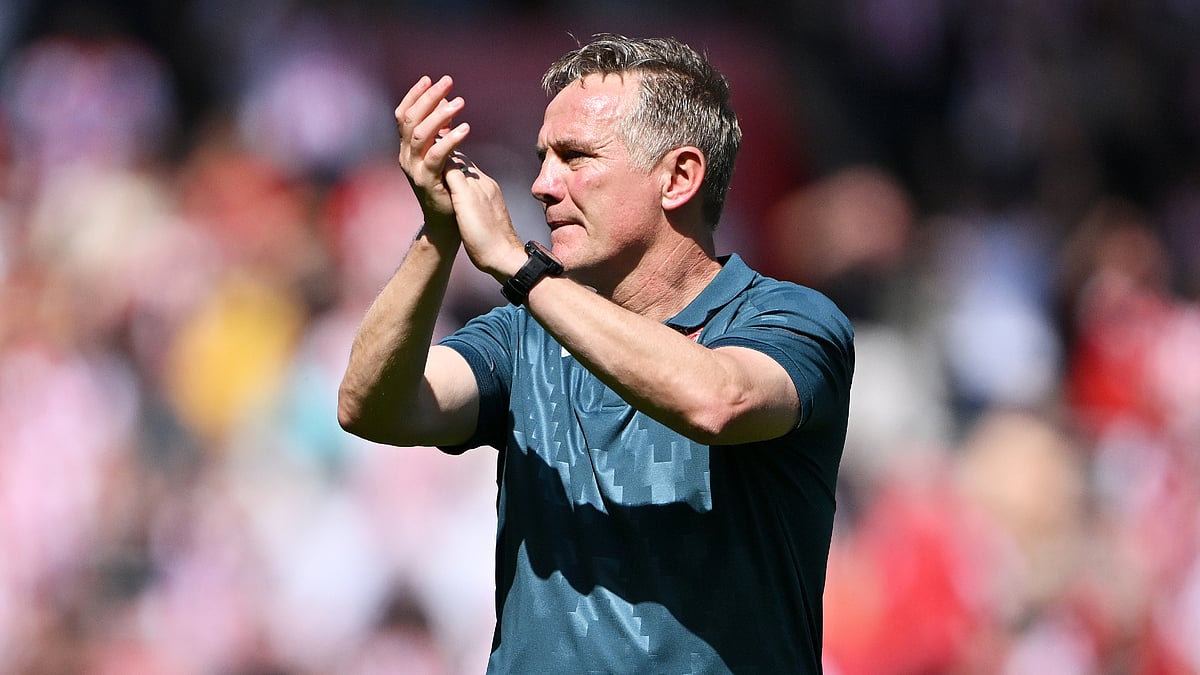 Phil Parkinson applauds Wrexham's fans